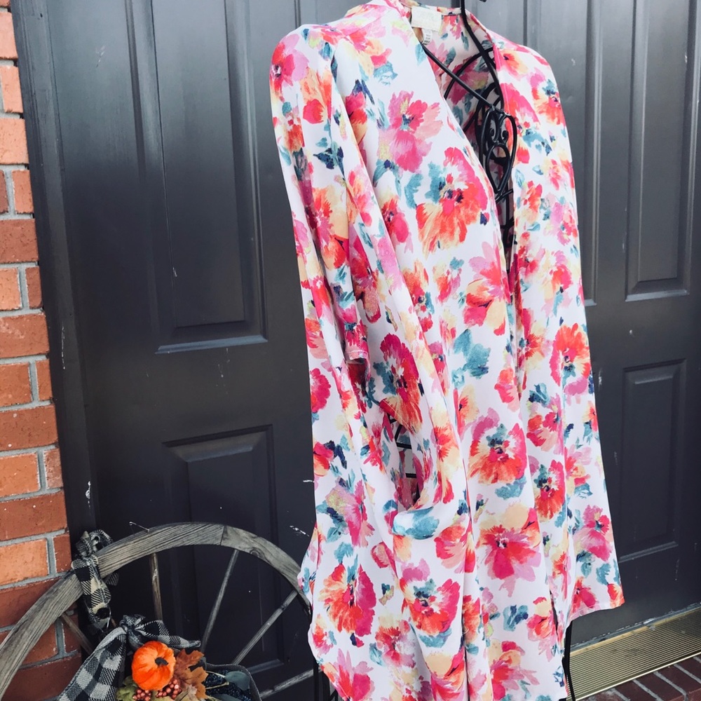 Forever 21 Floral Print Short Kimono - Picture 3 of 8